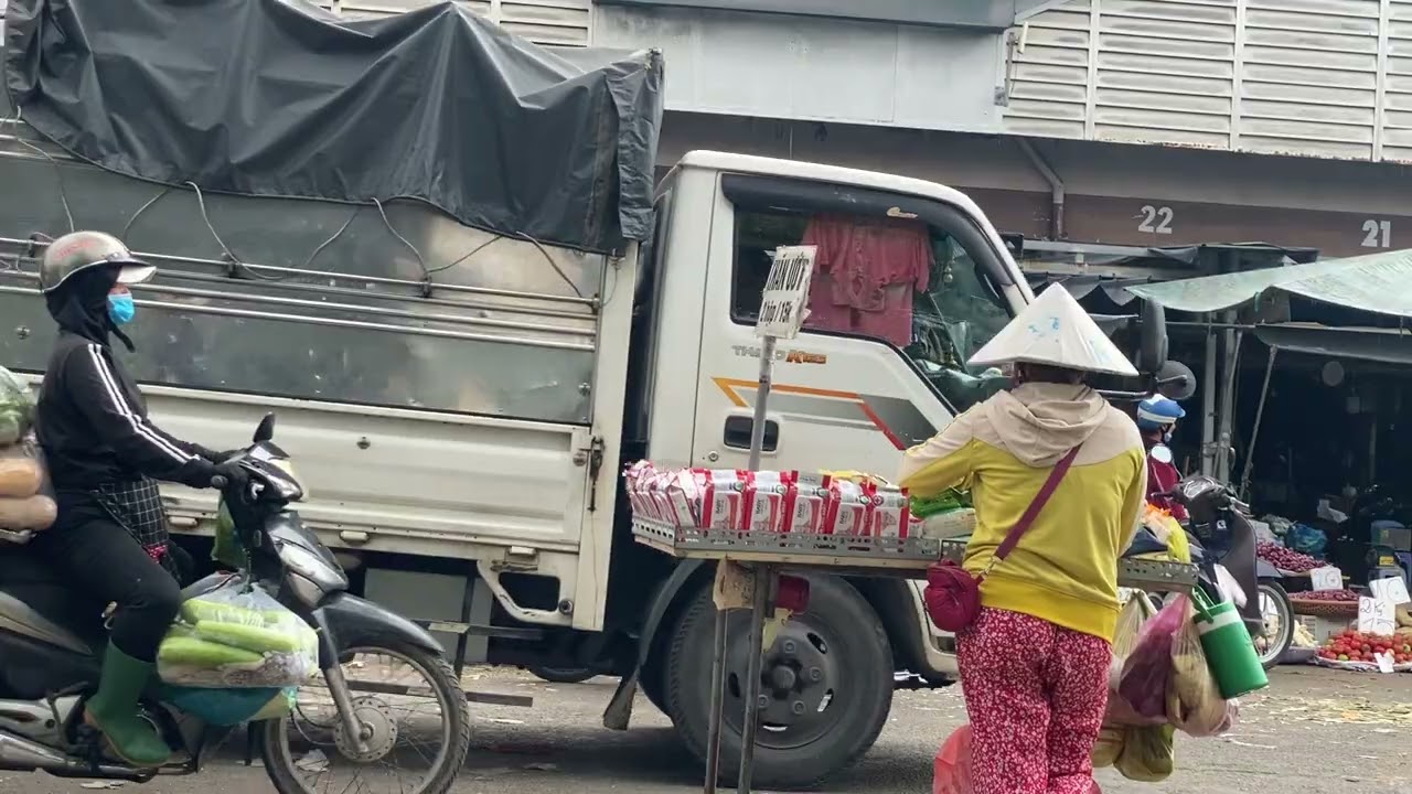 The desolate market scene after Tet #traditionalmarket #market