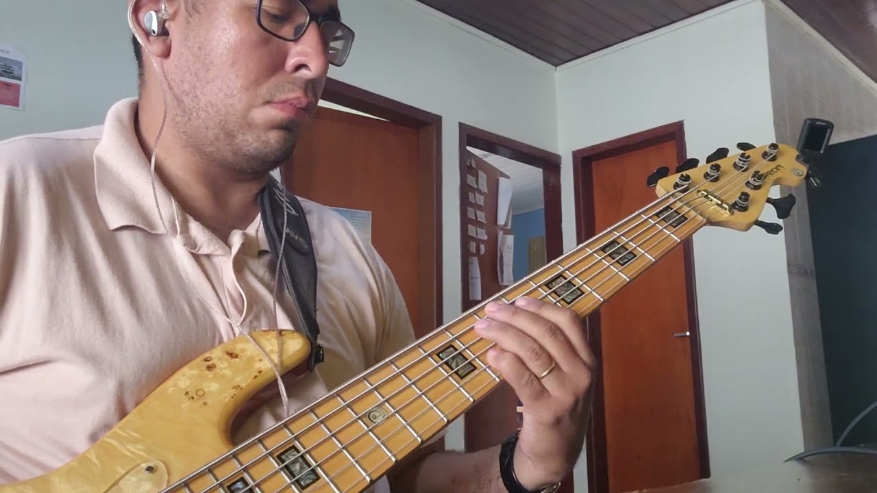 Groove com slap, estreiando a momix joyo. 