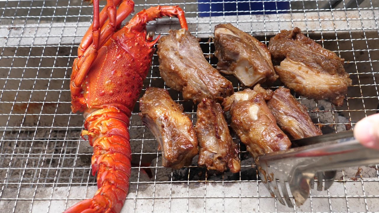 朝ごはん作ってみた『手作りスペアリブの炭火焼き、伊勢海老添え』