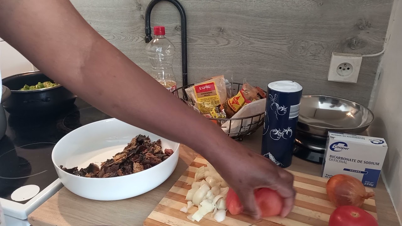 La recette congolaise ya dongo dongo na mbisi ya ko kawuka 🇨🇩 (sauce gombo et le poisson fumé)