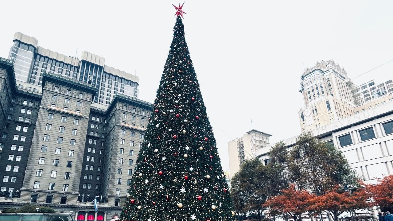 Walking Through San Francisco's Union Square Holiday Wonderland