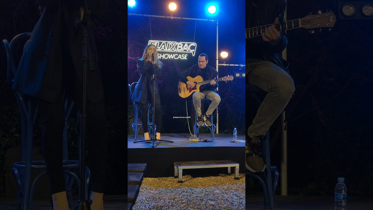 Ana Mena - A Un Paso De La Luna (En Acústico) | #FlaixBacShowcase
