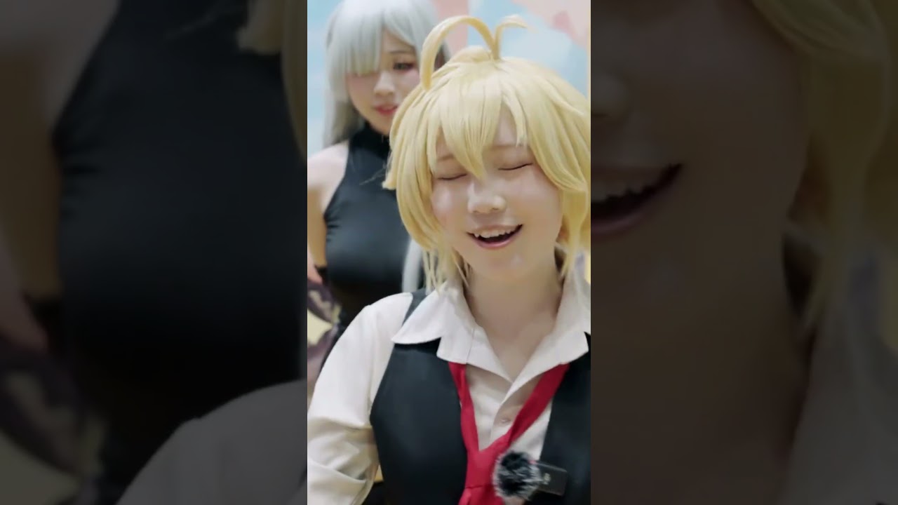 Anime Convention Chaos: Girls Kissing Me on the Face - A Frustration-Filled Adventure!