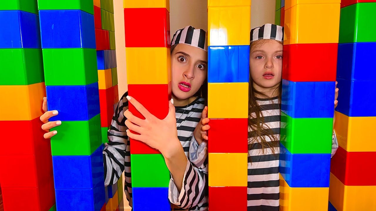 SOPRAVVIVIAMO in una PRIGIONE di LEGO per 24 ORE 😱🔗