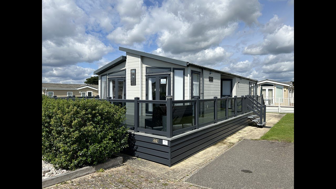 Chewton Cliffs, 9 Hoburne Naish
