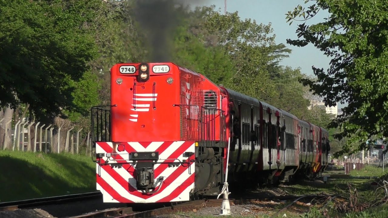 EMD G22 7746 en cercanías de Munro