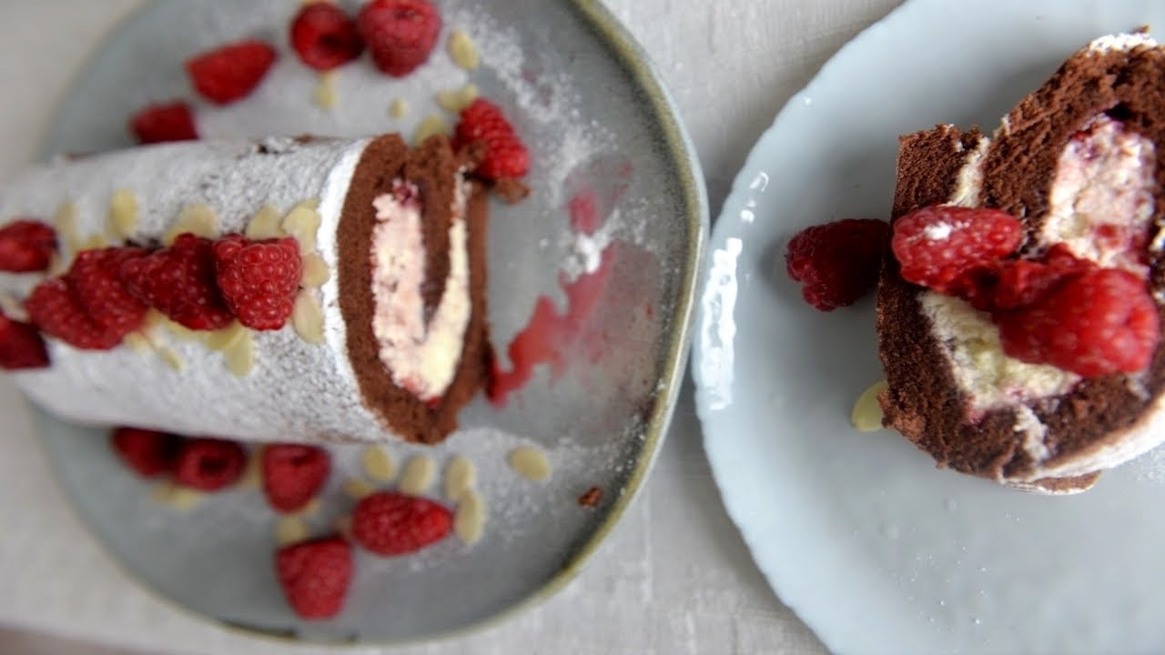 How to Make a Yummy Chocolate Roulade at Home
