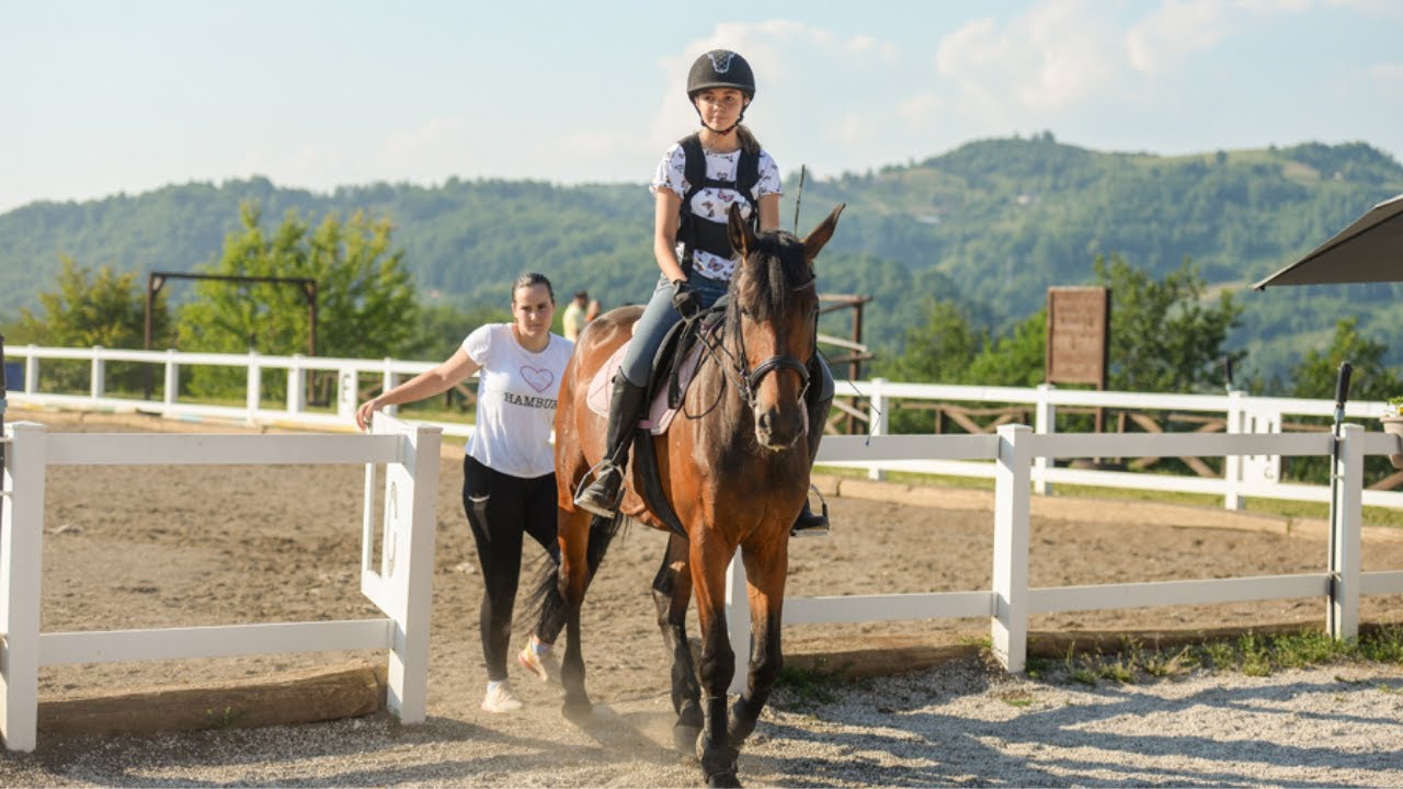 Konjički klub "Pegasos" u Ahatovićima, od rekreativnog do terapijskog jahanja