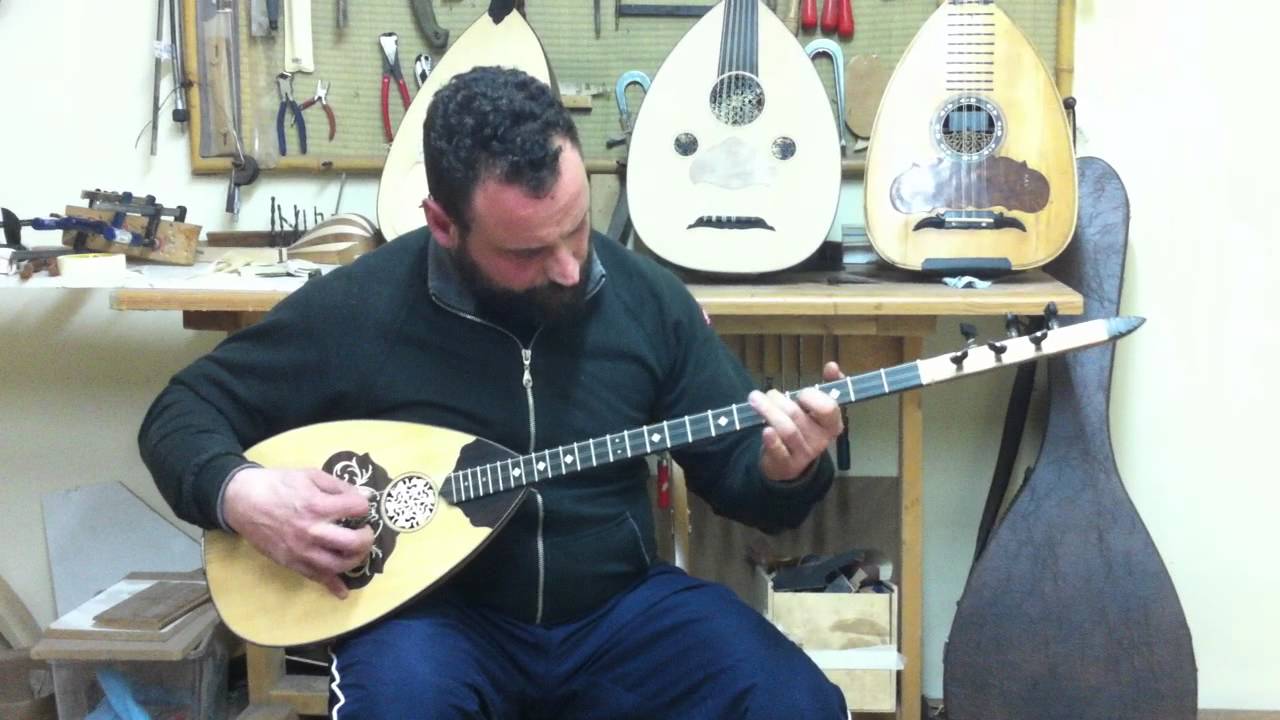 Old style bouzouki made by D.rapakousios,enas magkas ston votaniko,mitsaras