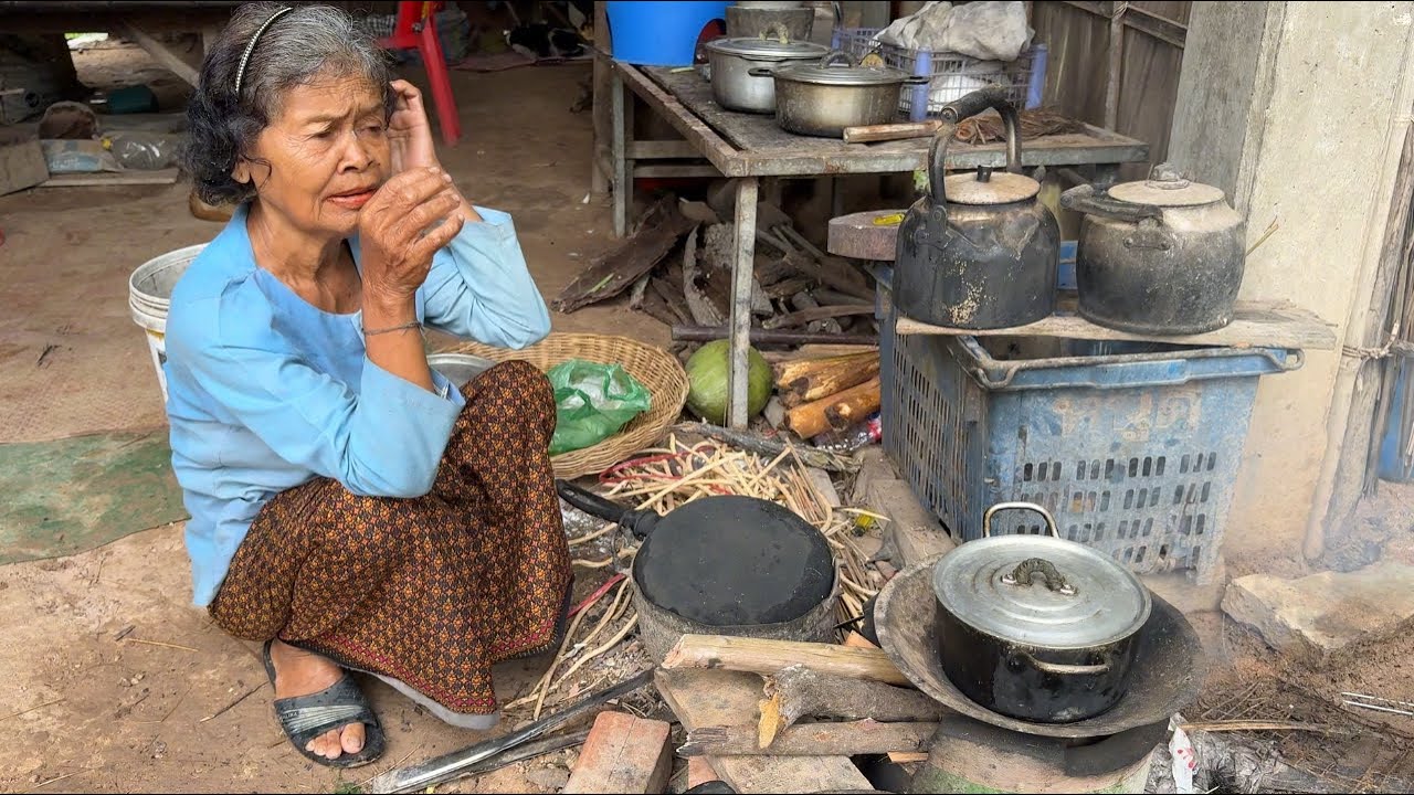 No Buying, Finding Food Around The House and Cook/ Life in Countryside, Cambodia