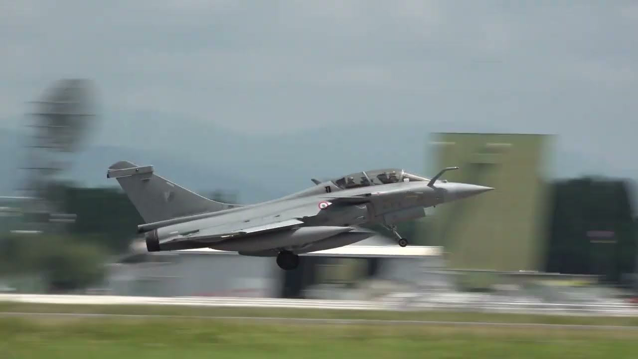 新田原基地でのラファール機の飛行