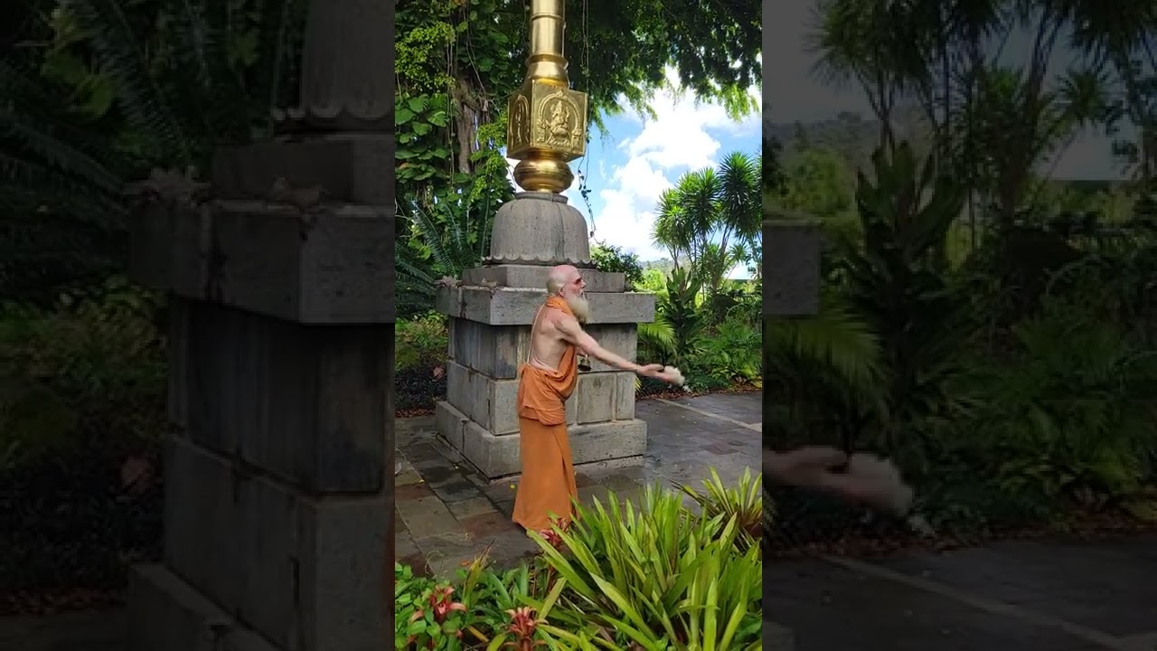 American Baba ji offering prayers at Hindu Temple in Kauai!!!