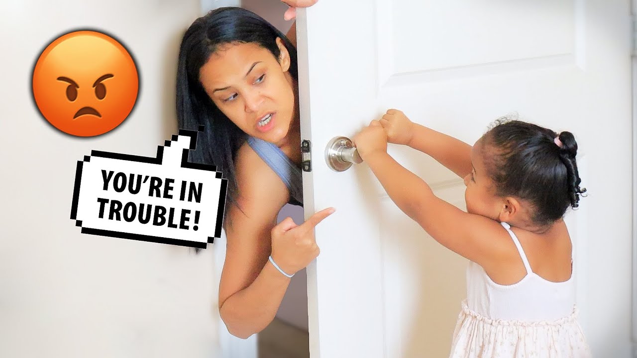 SLAMMING THE DOOR ON MOM PRANK!