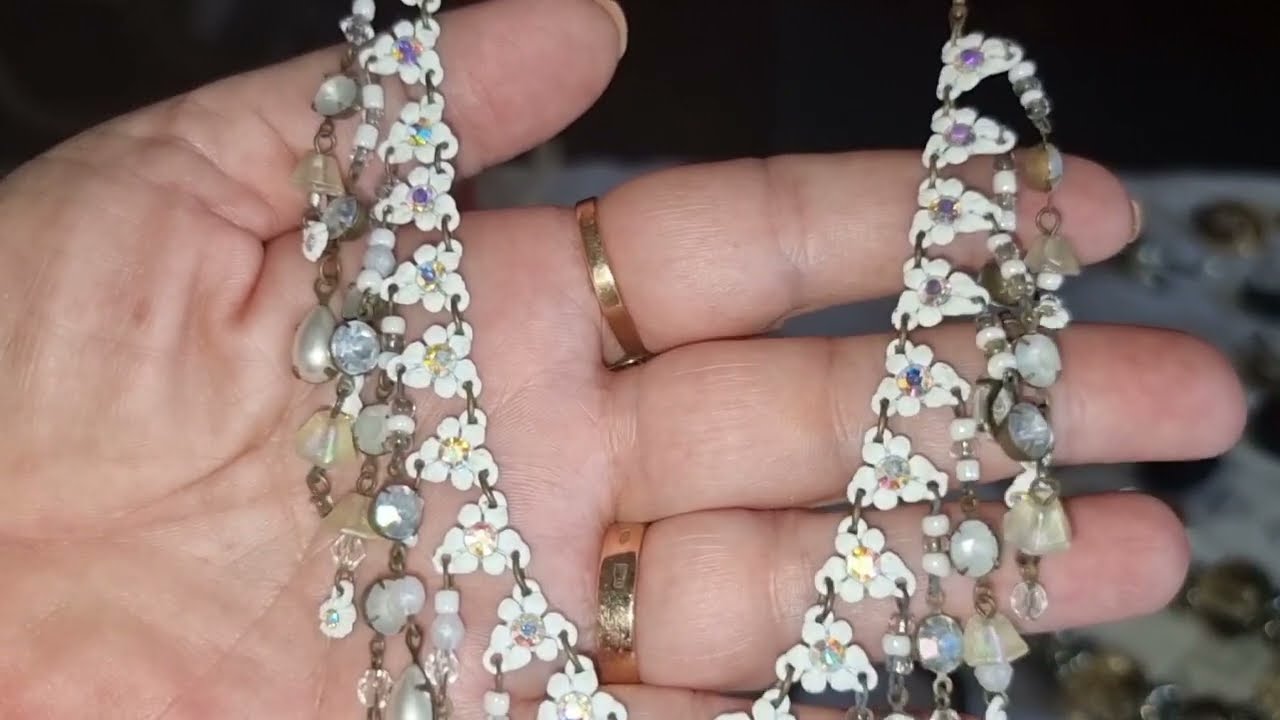 В Second Hand shop купила мешок с бижутерией за $25. А там Сюрприз ! Michal Negrin - брошь