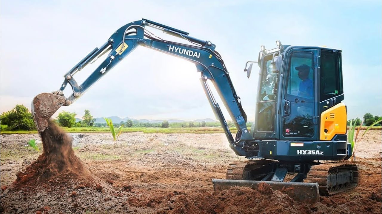 Hyundai 𝗛𝗫𝟯𝟱𝗔𝘇 𝗠𝗶𝗻𝗶- 𝗘𝘅𝗰𝗮𝘃𝗮𝘁𝗼𝗿 performing Urban Infrastructure Application