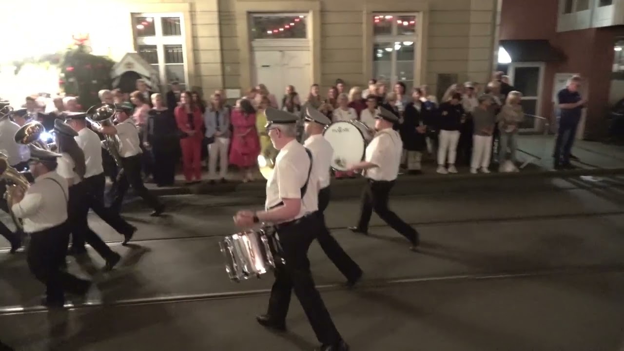 Königsehrenabend in  Neuss. Die Parade der Hubertusschützen am 13. August 2023 O.M.