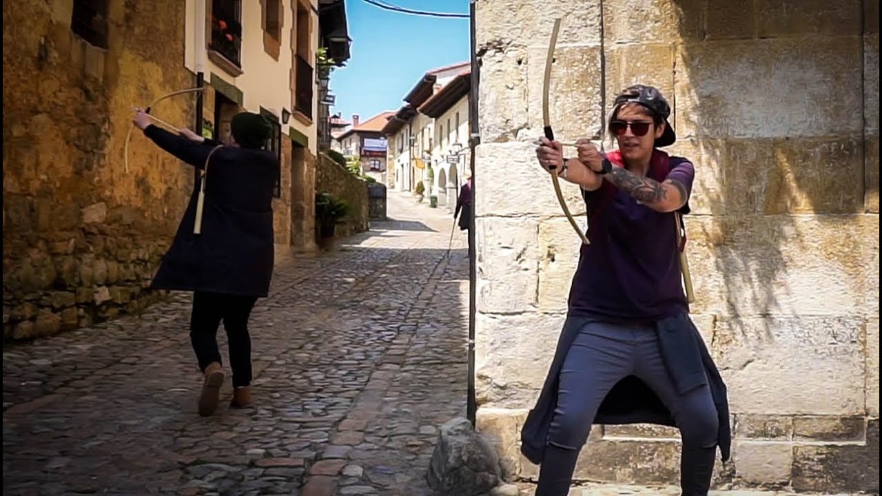 ARQUEROS EN UN PUEBLO MEDIEVAL