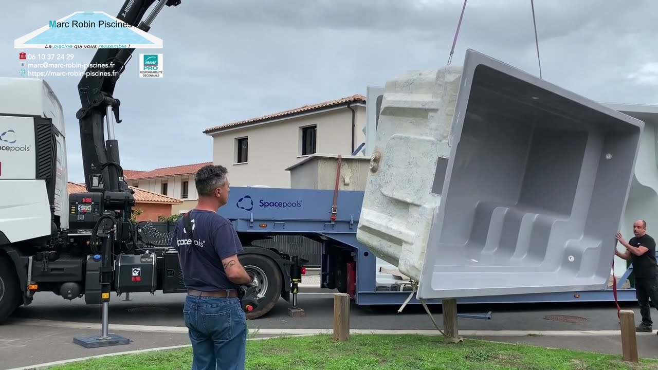 🚛 🏠 Livraison du mardi 25 octobre 2022 d'une piscine modèle SKY 4  à Martignas sur Jalle (33).