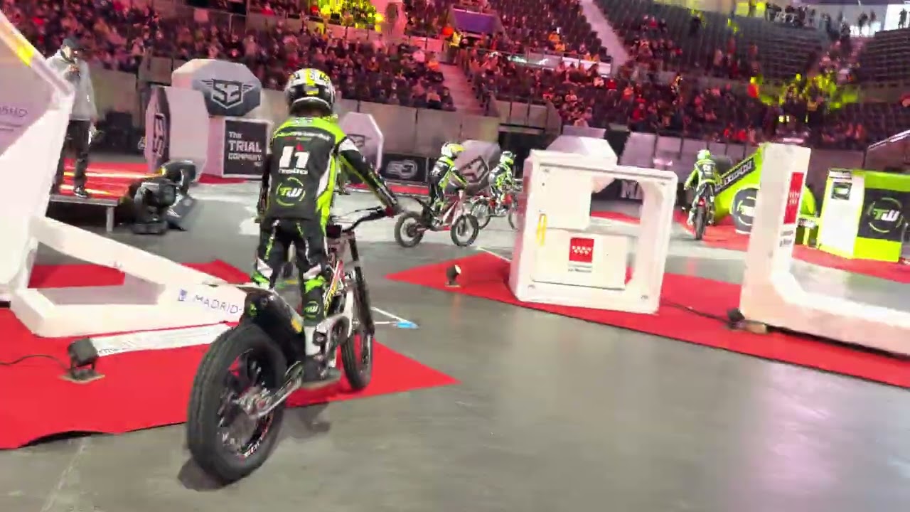 Exhibición niños en moto de trial X-Trial Madrid por Trialworld School