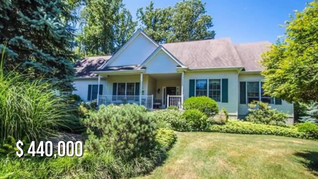 Wilson Home for Sale with The Peter Hewitt Team at KW: 15 Woodland Circle, Hellertown PA 18055