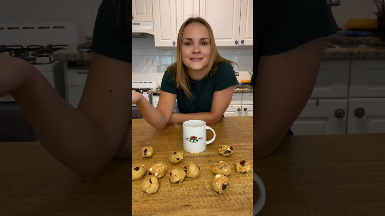 Can you bake cookies in the microwave? #microwavecooking #microwavecookies #bakingexperiment