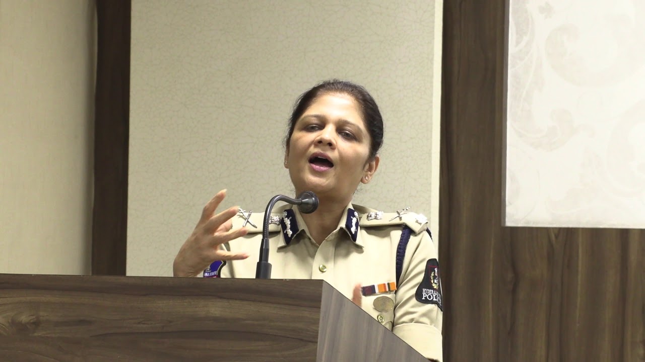IPS OFFICERS OF 21 STATES|| VISITED COMMAND CONTROL CENTRE, HYD||SMT.SHIKHA GOEL,IPS,ADDL.CP. CRIMES