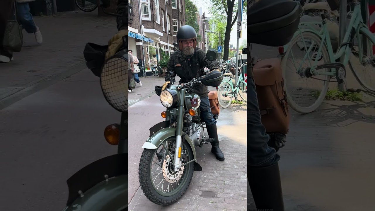 Who&rsquo;s more vintage? Rider or ride&hellip; Royal Enfield Classic 500