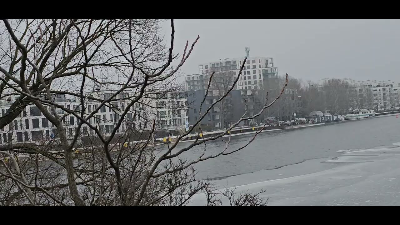Treptower Park Berlin city  / Snow ❄️  ...