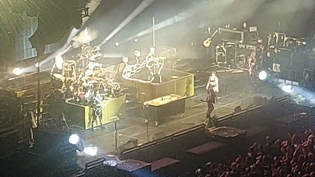 TILL LINDEMANN - Allesfresser (live in MVM Dome 2025.12.02. )