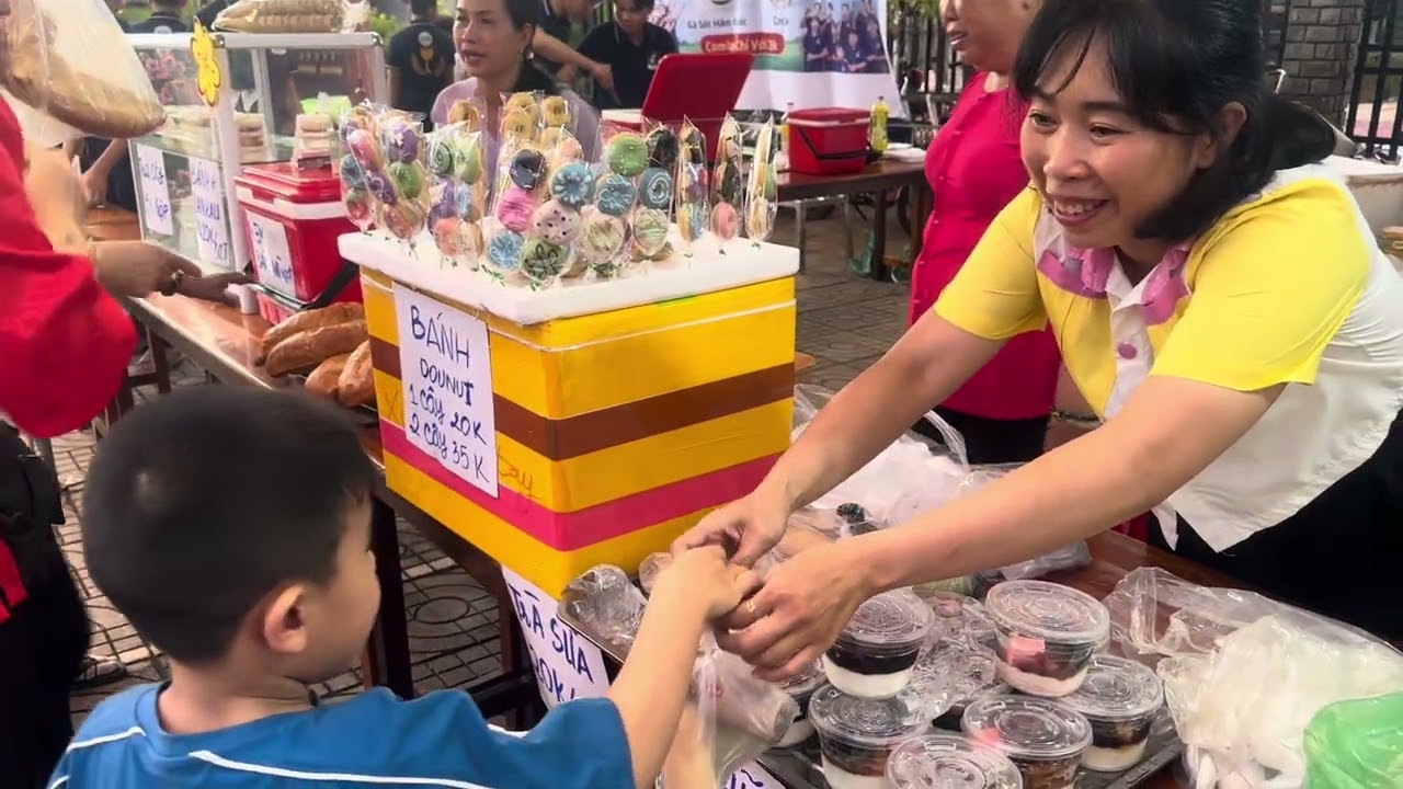 Sơn Hà - Sơn Hùng-em Vinh đi hội chợ tại giáo xứ