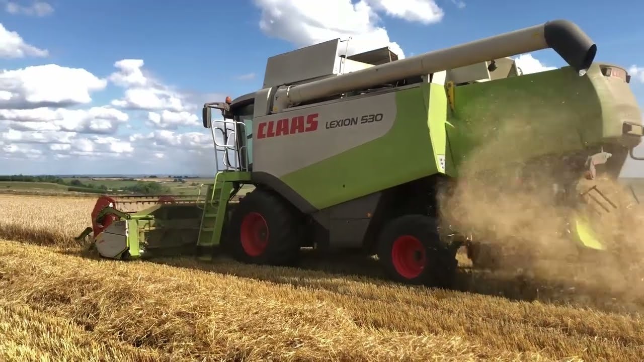 CLAAS Lexion 530 Harvesting Spring Barley - Harvest 2022