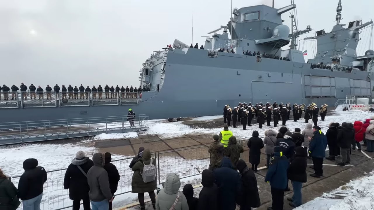 Auslaufen der Fregatte NRW 