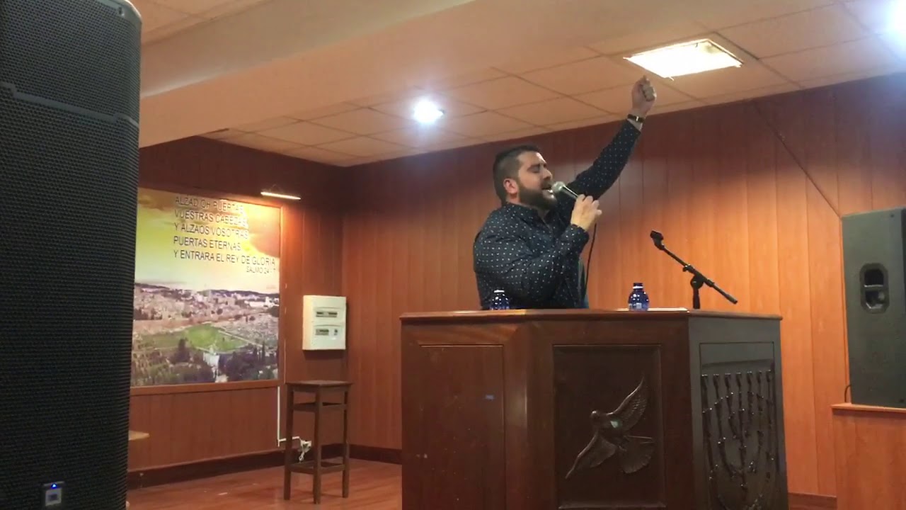 Alabanza esta será la señal Pastor David de Ocharcoaga canta después de predicar