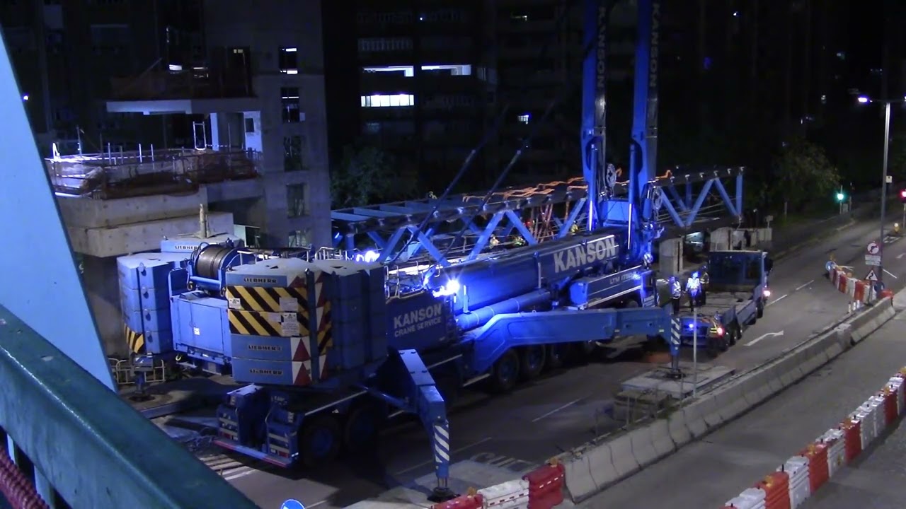 Kanson Liebherr LTM1750-9.1 lifting footbridge 1