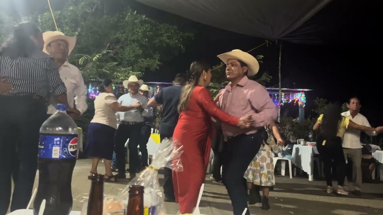 Chucho y su máquina musical en vivo en Cerro Tepec cumpleaños la familia Salvador
