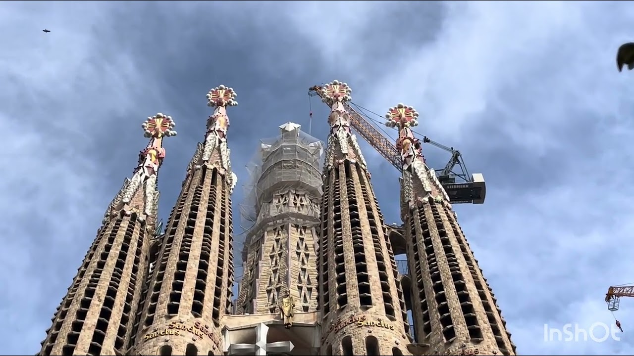 Прогулянка містом Barcelona від Arc de Triomf до Basílica de la Sagrada Família@viktorhrinchenko9119