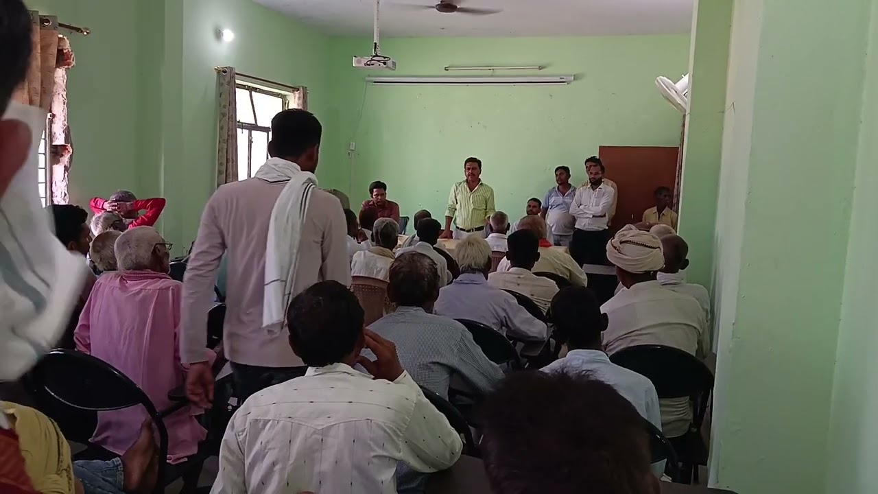 कौशाम्बी  KVK  के वरिष्ठ कृषि वैज्ञानिको के द्वारा किसानों को जैविक खेती के बारे में जानकारी देते 