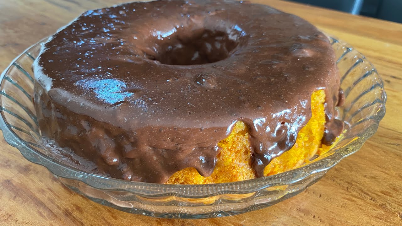 Bolo de cenoura com cobertura de chocolate- o mais perfeito que você verá! #bolodecenourafofinho