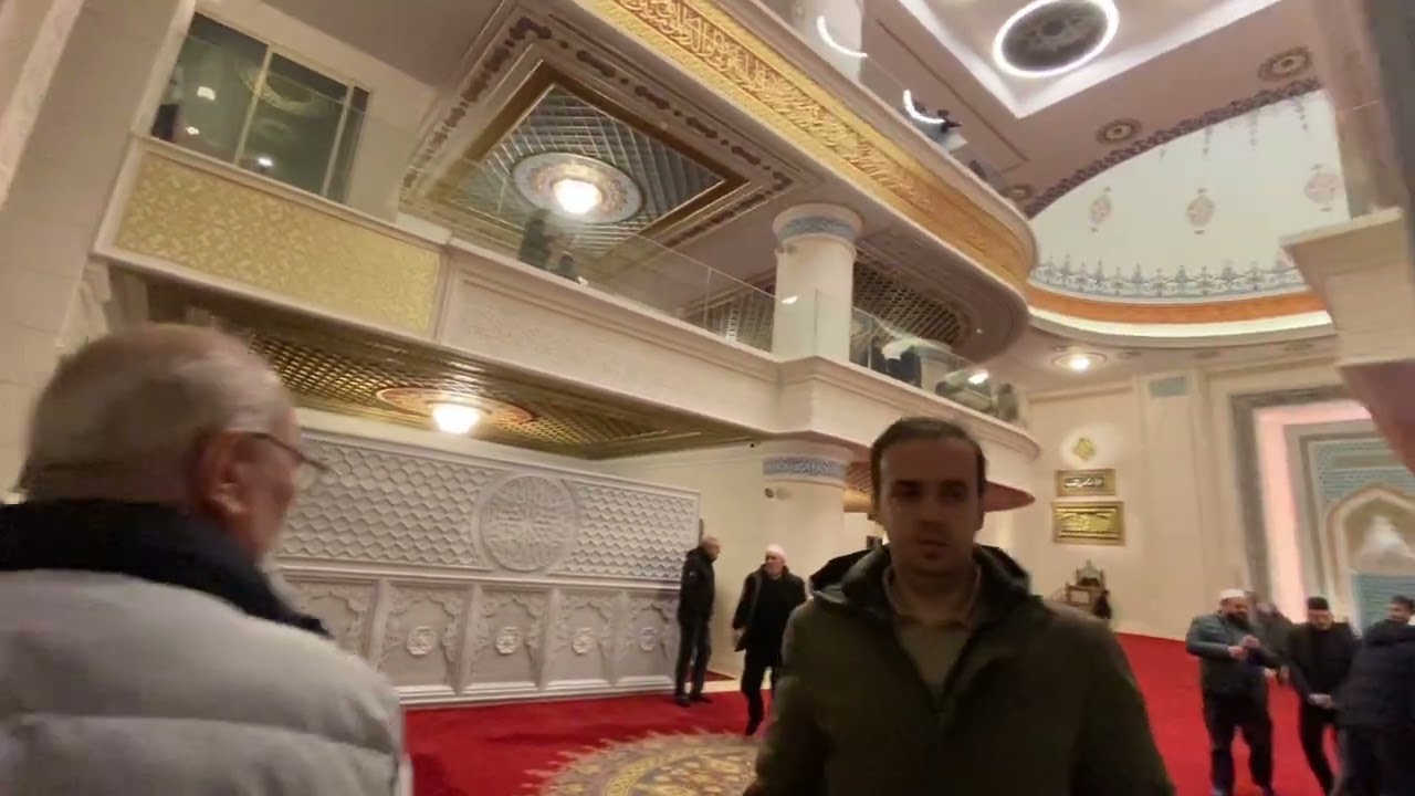 Muhteşem bir camii de Yatsı ve Teravih 
