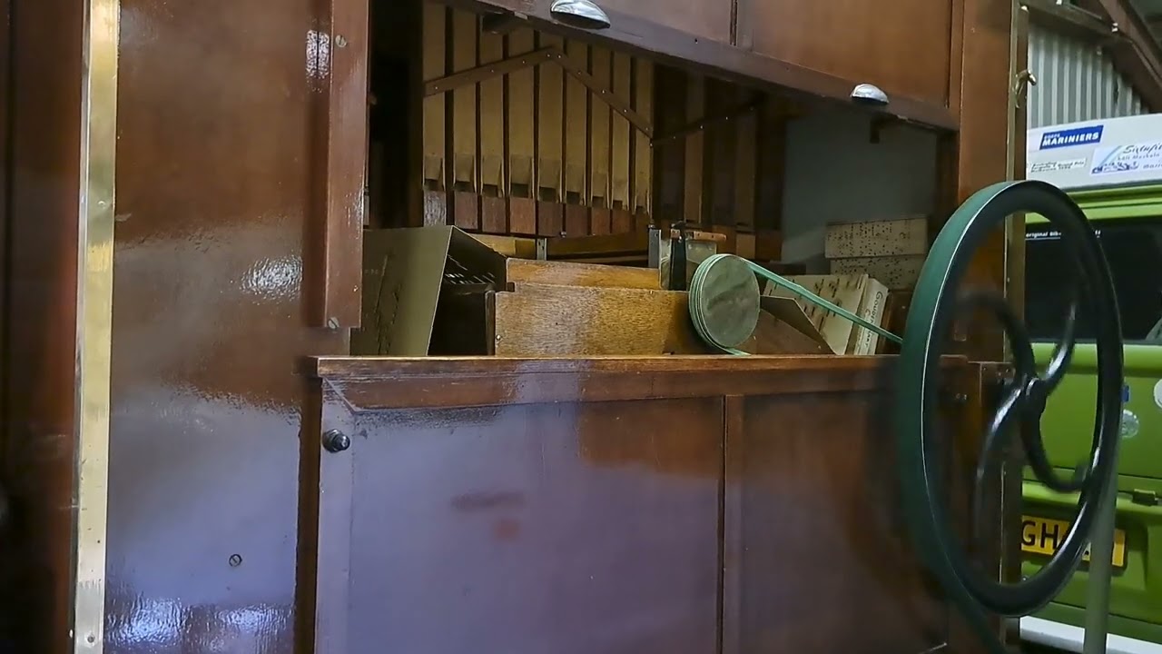 Draaiorgel de Bruine  speelt Gouden Hart Serenade
