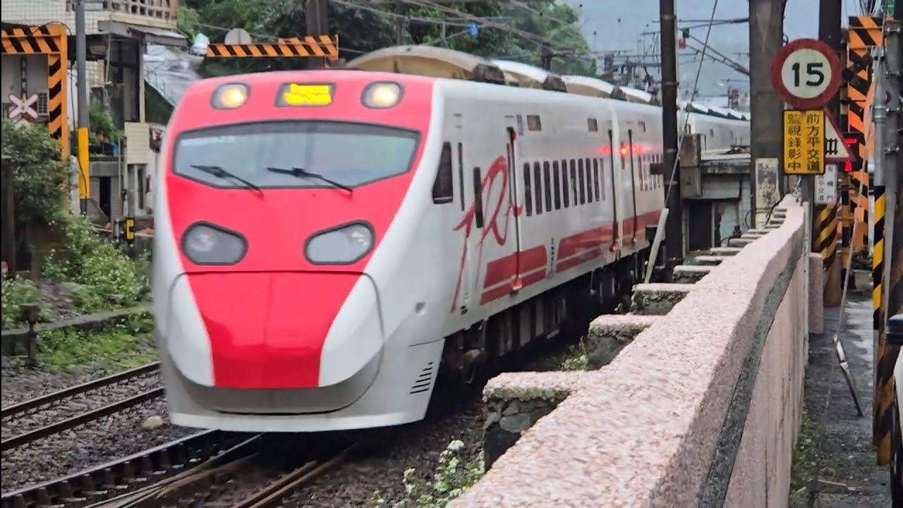 203次花蓮發車經由北迴線開往樹林的TEMU2000型八輛二編組TEMU2029+TEMU2030普悠瑪自強號