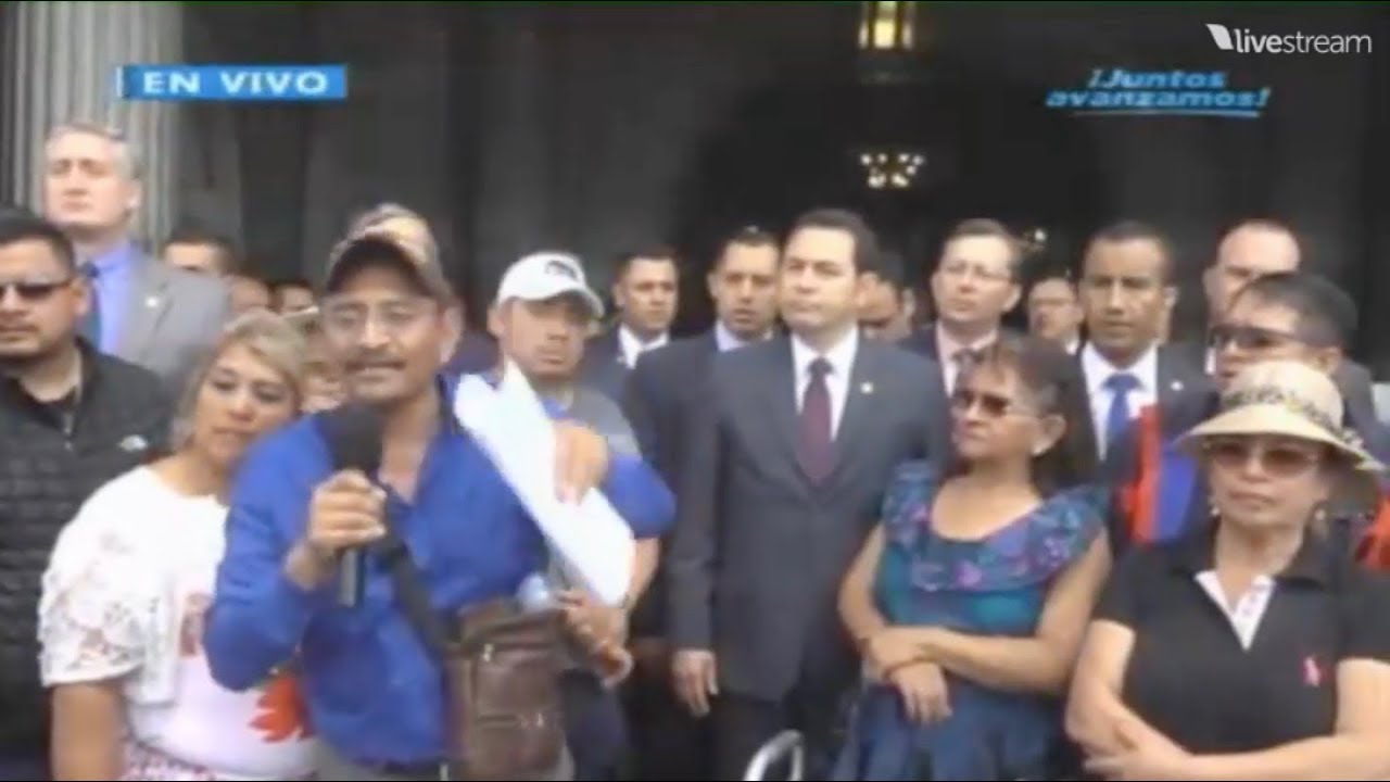 Jimmy Morales arremete contra MP y PDH durante caminata de vendedores  | Prensa Libre