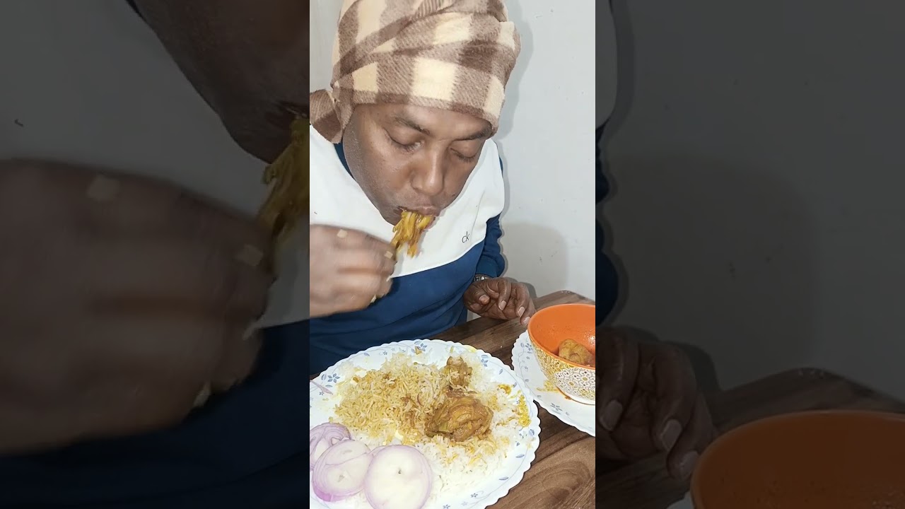 #eatingchickencurry#eatingchicken#chickenchawal#trendingshorts#foodvlogger#khanakhazana#cooking