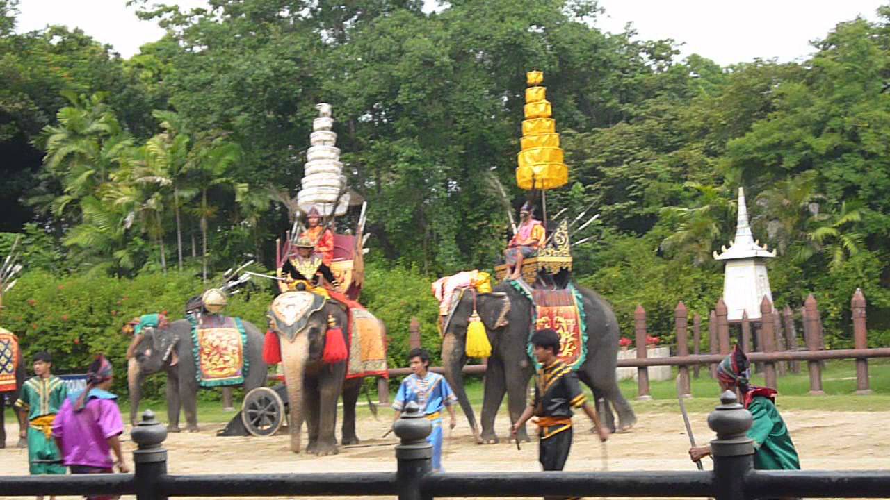 ลานแสดงช้าง สามพราน - จำลองสงคราม