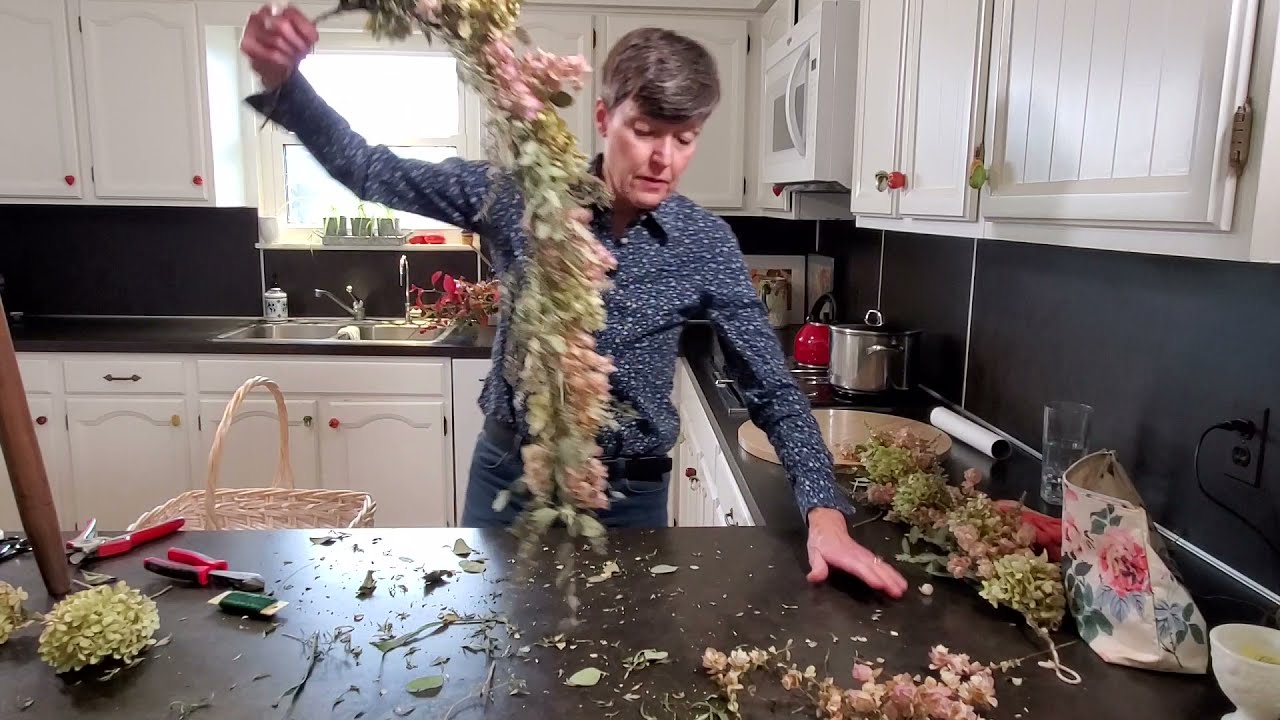 HOW TO MAKE A GARLAND | dried flower garland for fall home decor | floral design tutorial