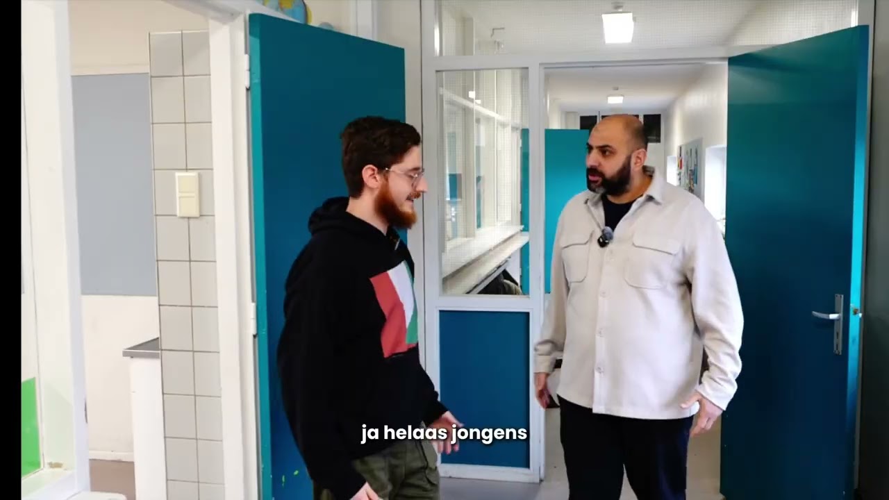 Wat moeten wij zonder meester Aslan! (gespeeld door leerkrachten)