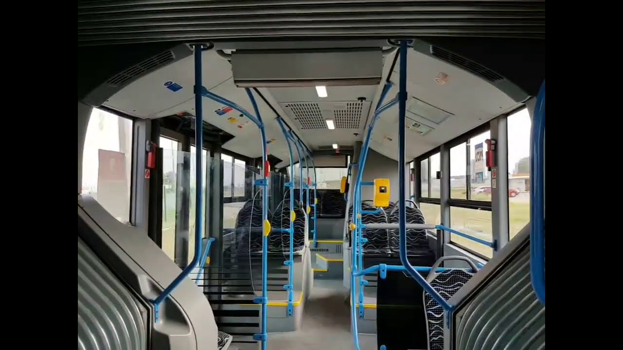 Szinte egyedüli utasként érkezés a budapesti reptérre a 200E-n (2020.09.06)