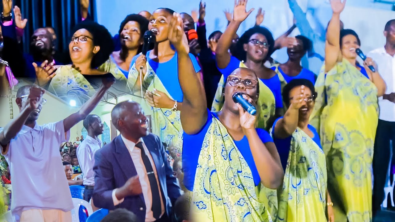 Indirimbo zakunzwe  z'Abatwaramucyo zanejeje abaribitabiriye igitaramo NAWE BIRAKUREBA (ISAAC MAHORO
