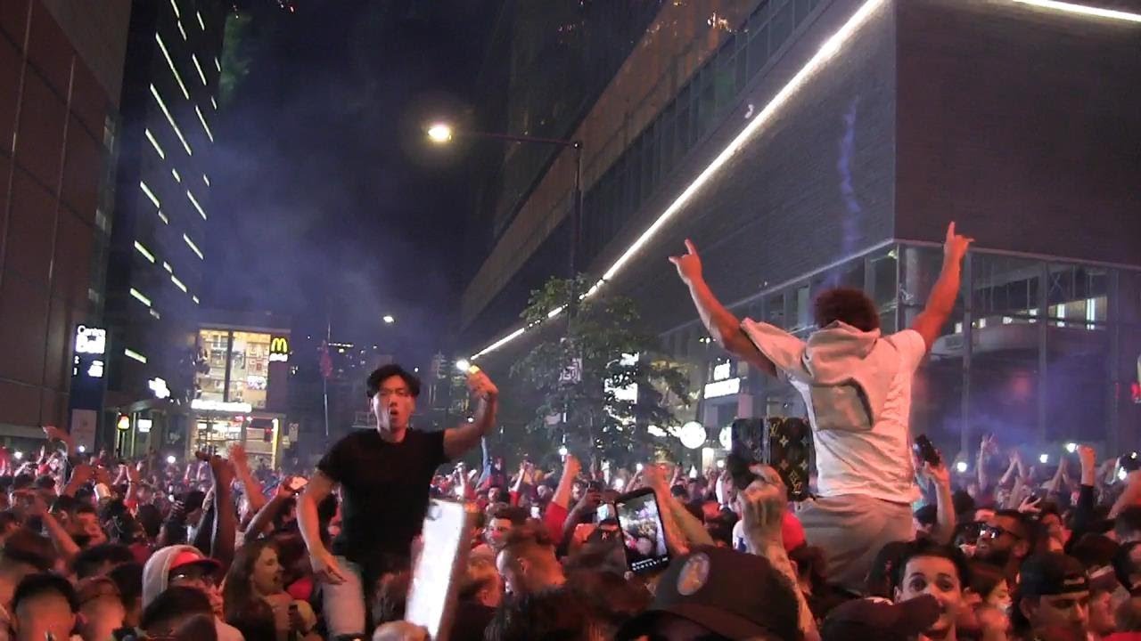 Montreal hockey fans celebrate Canadiens win as police try to control crowd