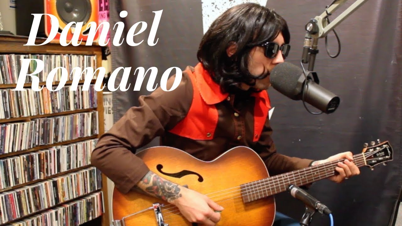 Daniel Romano performing 